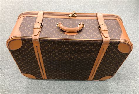 louis vuitton large suitcase